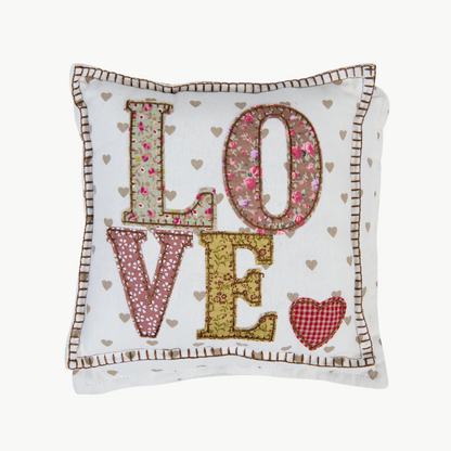 Deko Kissen LOVE von Clayre & Eef gefüllt